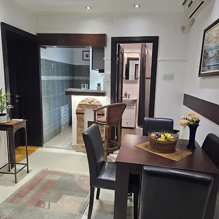 Apartment Komforan, Moderan Mary *